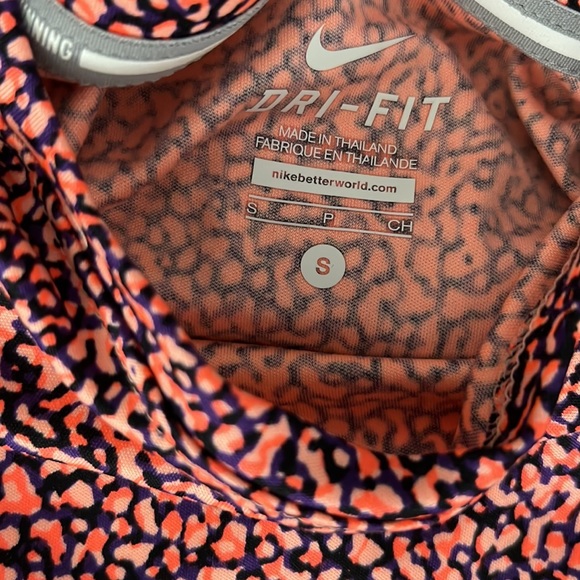 Nike reflective long sleeve dri fit running shirt - Picture 6 of 6